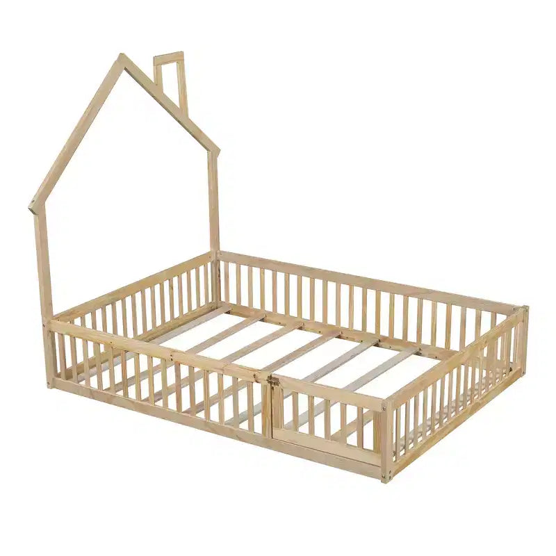 Letto a piattaforma a forma di casa in legno a una piazza e mezza con sponda di protezione, struttura del letto a terra in legno massiccio con testiera a forma di casa per bambini