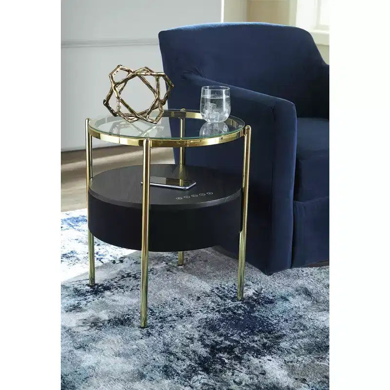 Tavolino d'appoggio contemporaneo nero e oro Nedman di Signature Design by Ashley con altoparlante Bluetooth