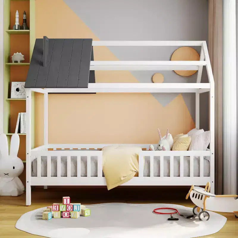 Struttura letto a casetta Okak in legno massello, misura doppia, con tetto e recinzione, simpatico letto a piattaforma per cameretta bambini, camera da letto