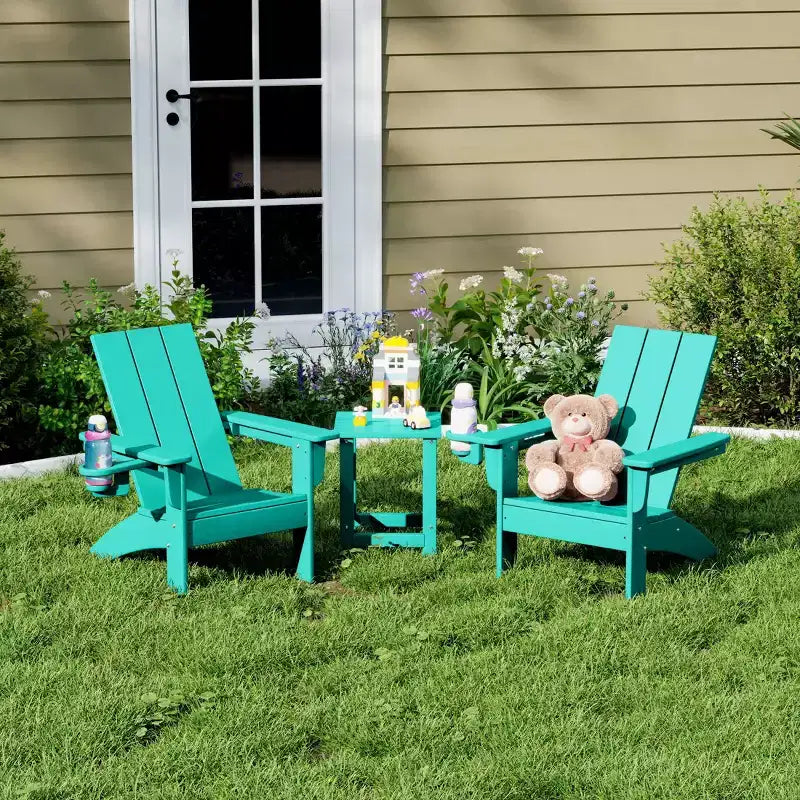 Set di sedie Adirondack moderne WestinTrends Ashore a 3 pezzi per bambini in HDPE con tavolino quadrato e portabicchieri