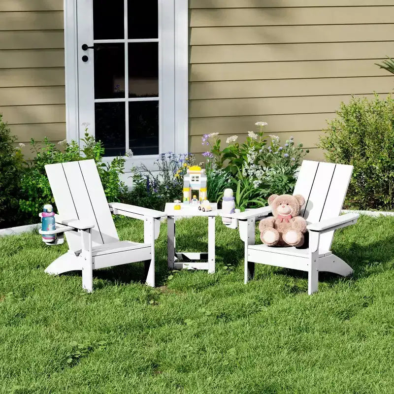 Set di sedie Adirondack moderne WestinTrends Ashore a 3 pezzi per bambini in HDPE con tavolino quadrato e portabicchieri