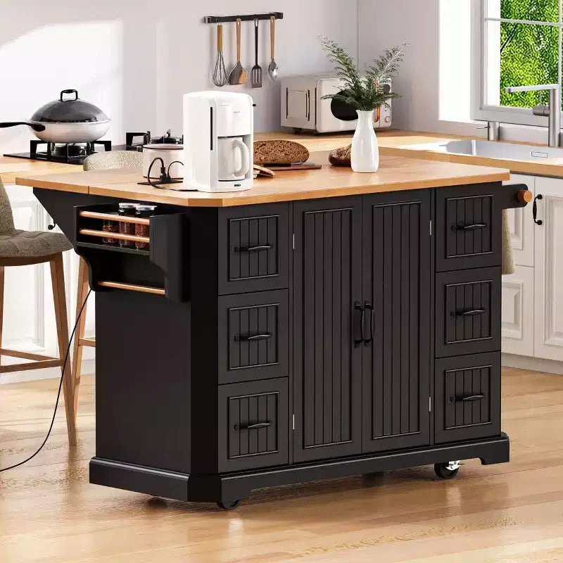 Carrello da cucina Okak con anta a ribalta in impiallacciatura di legno di caucciù, organizer da piano di lavoro con presa di corrente, 4 ripiani a sportello e 6 cassetti profondi per cucina