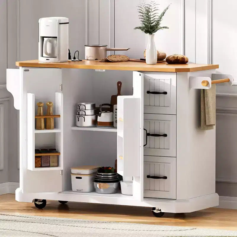 Carrello da cucina Okak con anta a ribalta in impiallacciatura di legno di caucciù, organizer da piano di lavoro con presa di corrente, 4 ripiani a sportello e 6 cassetti profondi per cucina