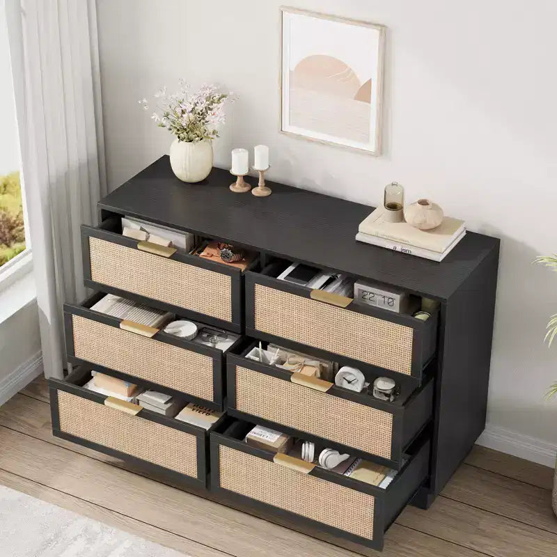 Comò a 6 cassetti in rattan, cassettiera nera larga 47 pollici a 6 cassetti con maniglie in metallo e robusta base in legno per camera da letto, soggiorno, cameretta, armadio