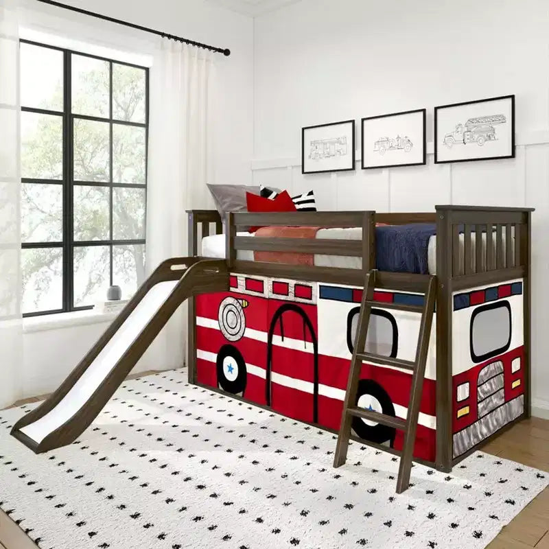 Letto a castello basso Twin Over Twin con scivolo facile e tenda a tema autopompa