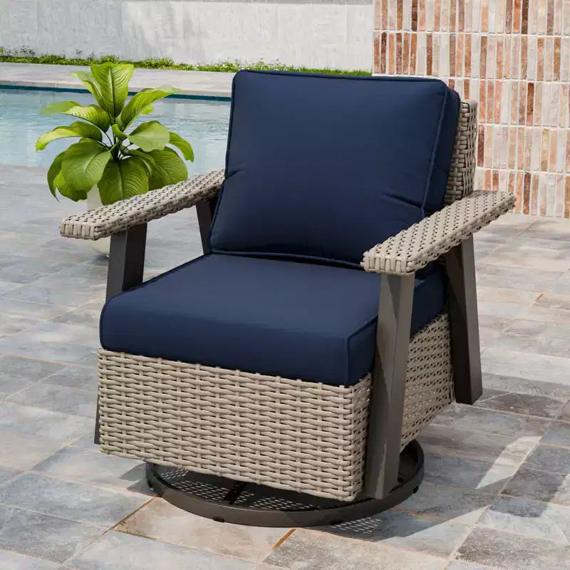 Poltrona reclinabile da esterno EAGLE PEAK Classic 360 Swivel Rocker con cuscini spessi, in vimini per tutte le stagioni