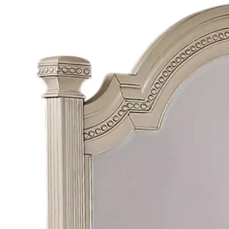 Specchio comò Royal Hampton, montanti scanalati, cornice Bell in bianco antico da 49 pollici