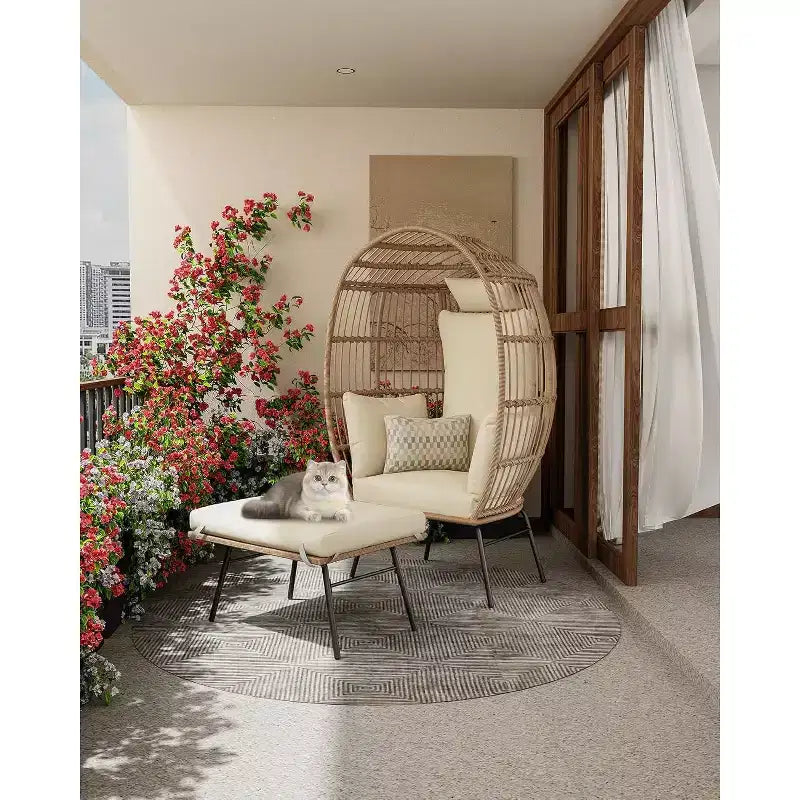 Poltrona a uovo in vimini oversize con pouf e 5 cuscini, sedia lounge in rattan per interni, esterni, patio e portico
