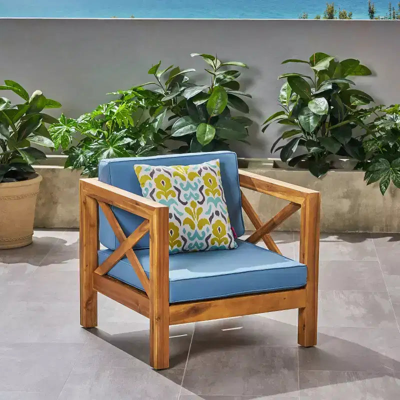 Sedia da esterno Okak Farmhouse con cuscini, sedia da patio con robusto telaio in legno, sedie da portico per cortile, giardino, bordo piscina