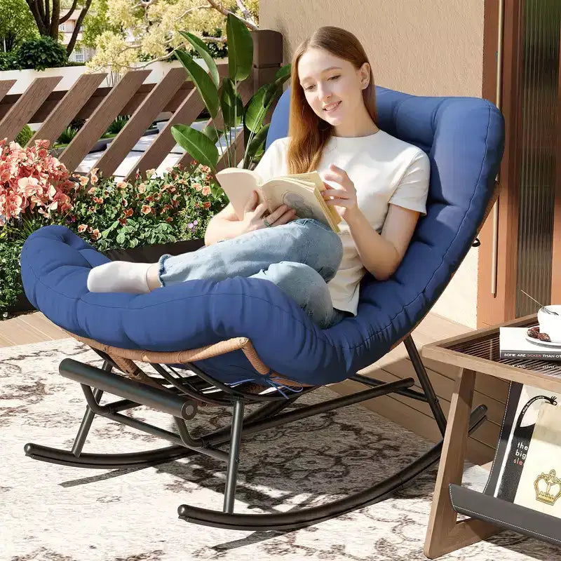 Dondolo da esterno con poggiapiedi, poltrone Papasan da patio oversize con cuscino, sedia a dondolo moderna per soggiorno, giardino, portico, balcone
