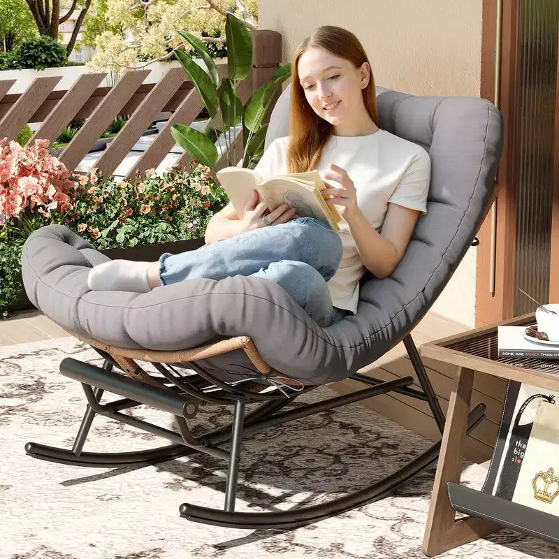 Dondolo da esterno con poggiapiedi, poltrone Papasan da patio oversize con cuscino, sedia a dondolo moderna per soggiorno, giardino, portico, balcone