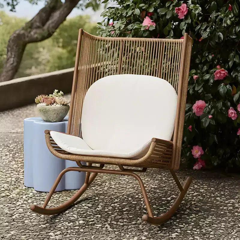 Christopher Knight Home Katerina Poltrona a dondolo da esterno in rattan intrecciato stile rustico con cuscini