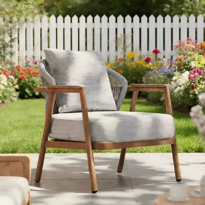 Poltrona da club da esterno in corda ModernLuxe, poltrona da patio, telaio in ferro e cuscino resistenti alle intemperie, stile rustico-moderno