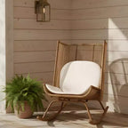 ModernLuxe Sedia a Dondolo da Esterno con Schienale ad Arco Alto e Cuscino, Dondolo da Patio in Rattan PE, Sedia a Sdraio Moderna in Vimini
