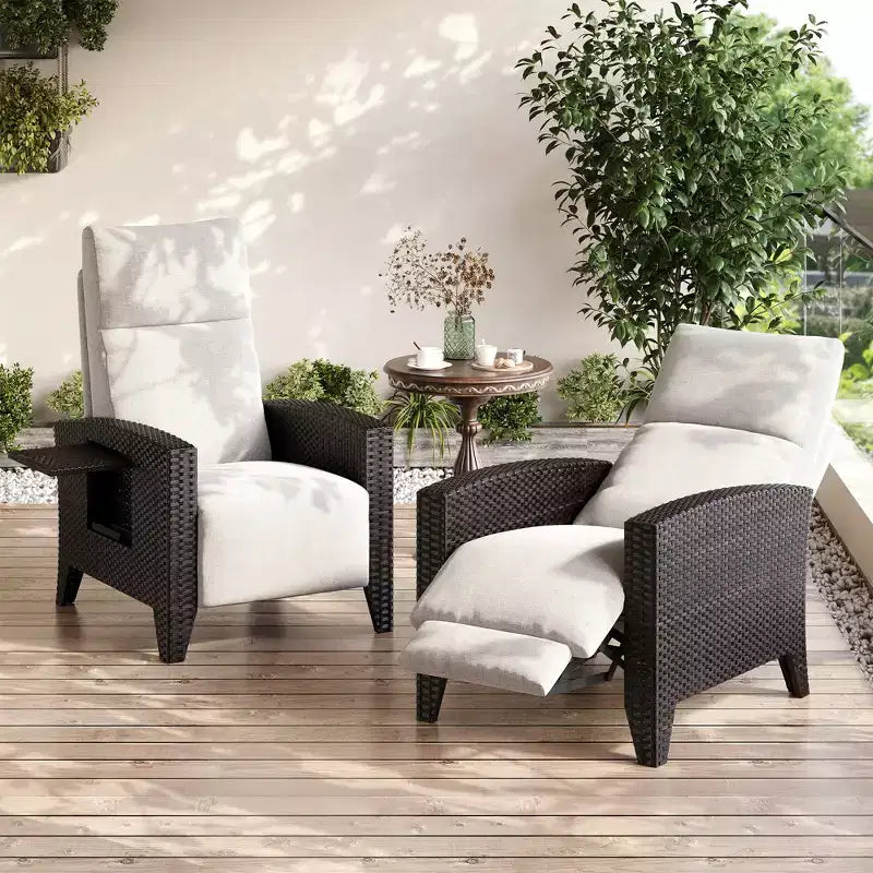 Poltrona Reclinabile in Vimini con Schienale e Poggiapiedi Regolabili, Poltrona da Patio Reclinabile in Rattan Piatta a 150° con Tavolino Laterale Estensibile e Pompa ad Aria
