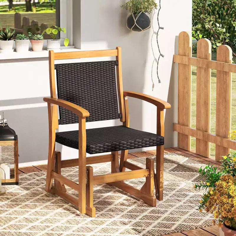 Costway Poltrona Dondolo da Giardino in Rattan con Telaio in Legno di Acacia, Sedile e Schienale in Vimini e Braccioli