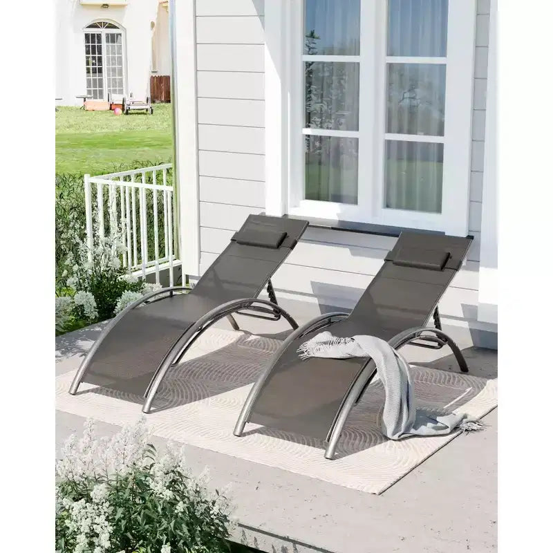 Set di 2 moderne chaise longue da patio in alluminio, sedie reclinabili da esterno per tutte le stagioni con braccioli, ideali per spiaggia, piscina, prendere il sole e prato