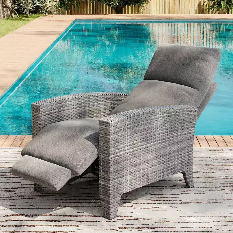 Acekool Sedia Reclinabile da Esterno in Vimini, Inclinazione a 175 Gradi con Poggiapiedi, Tavolino Laterale Ribaltabile, per Piscina, Terrazza, Balcone