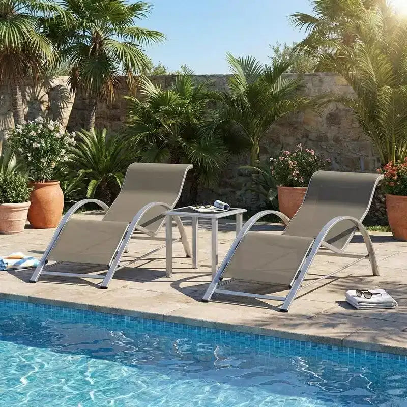 Set di 3 sedie a sdraio da esterno in alluminio antiruggine, 2 lettini reclinabili da esterno e 1 tavolino laterale, impilabile salvaspazio per bordo piscina, giardino