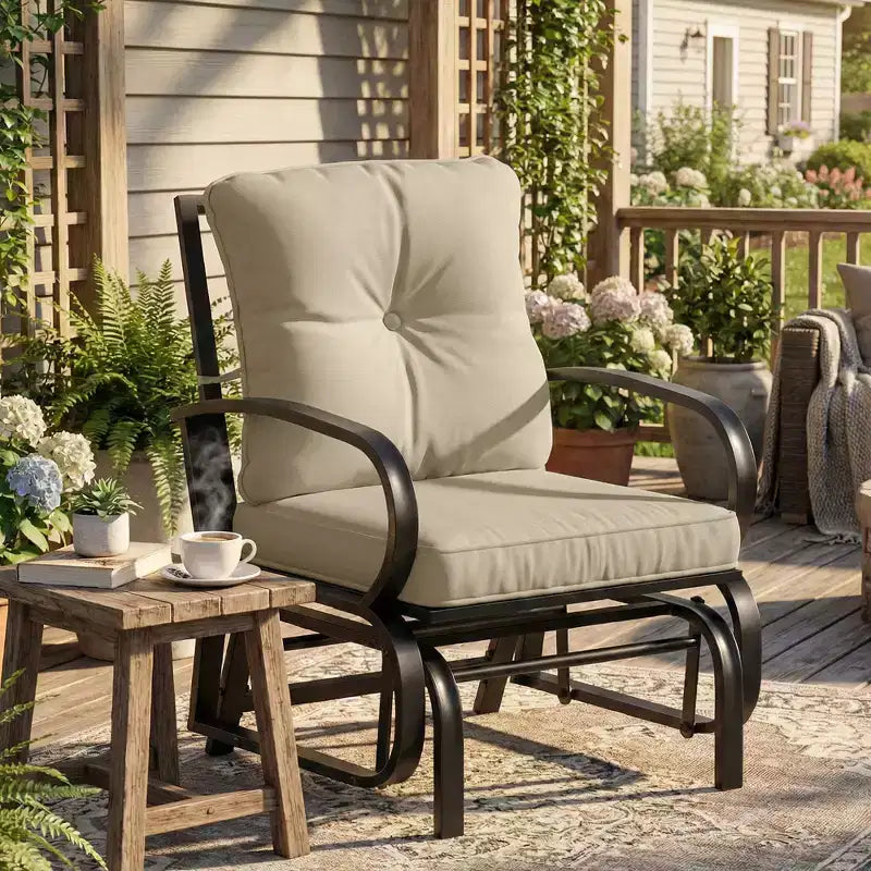 Sedia a dondolo da esterno Outsunny, dondolo da patio con cuscini, struttura in acciaio, braccioli curvi, beige