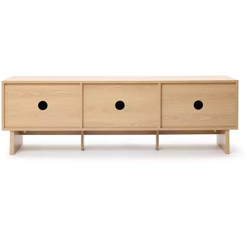 Mobile TV moderno LuxenHome 59 con 3 ante, frontale intagliato geometricamente, legno chiaro, legno multistrato marrone