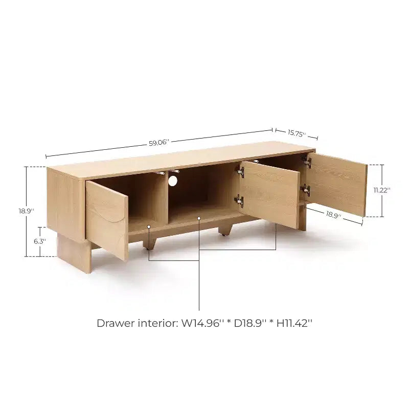 Mobile TV moderno LuxenHome 59 con 3 ante, frontale intagliato geometricamente, legno chiaro, legno multistrato marrone