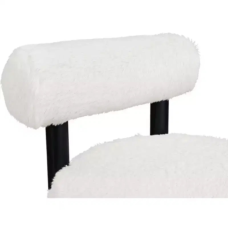 Sedia Ambre in tessuto vegano effetto montone di Meridian Furniture