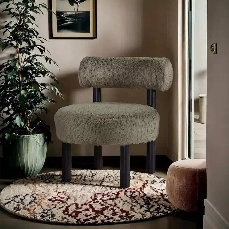 Sedia Ambre in tessuto vegano effetto montone di Meridian Furniture