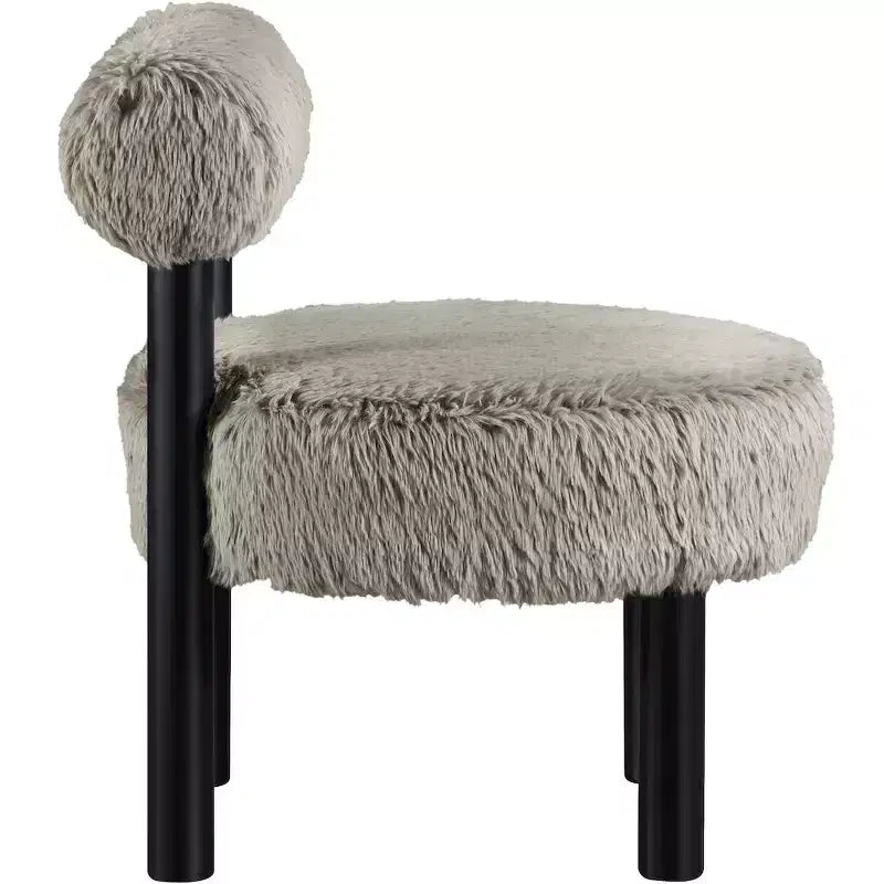 Sedia Ambre in tessuto vegano effetto montone di Meridian Furniture