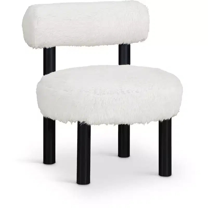 Sedia Ambre in tessuto vegano effetto montone di Meridian Furniture