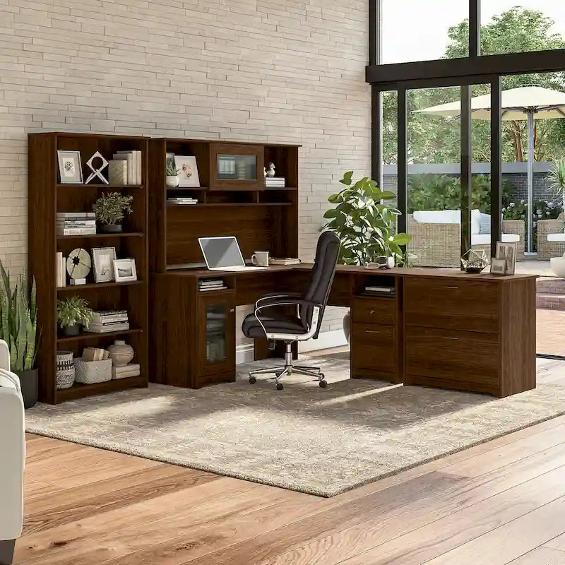 Scrivania a L Cabot da 60W con pensile, armadietto e libreria di Bush Furniture