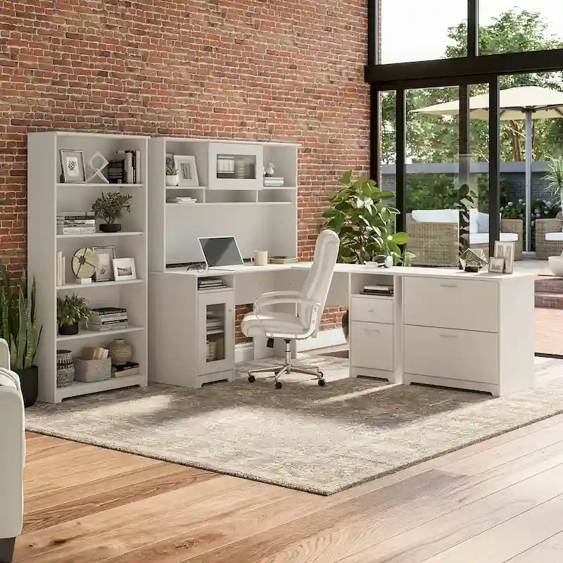 Scrivania a L Cabot da 60W con pensile, armadietto e libreria di Bush Furniture