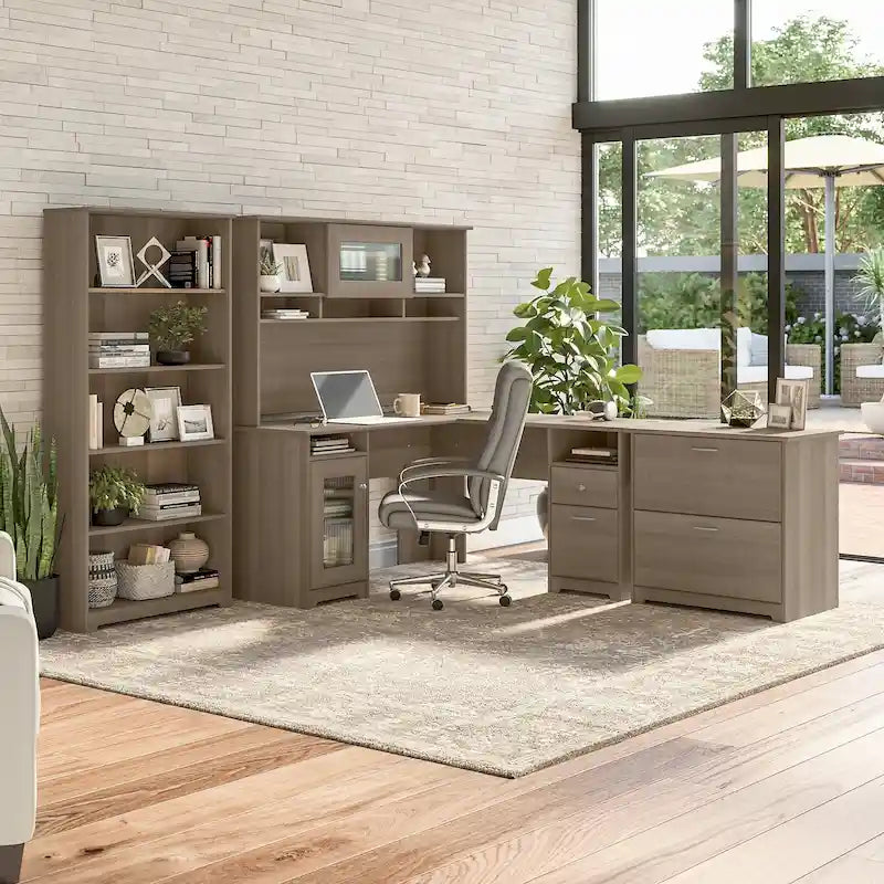 Scrivania a L Cabot da 60W con pensile, armadietto e libreria di Bush Furniture