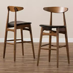 Set di 2 sgabelli da bar Flora in legno massello con finitura noce stile moderno di metà secolo, rivestimento nero – Baxton Studio: similpelle, schienale curvo, altezza fissa