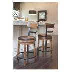 Sgabelli da bar girevoli Pinnadel Uph altezza bancone marrone chiaro - Signature Design by Ashley: similpelle, borchie decorative