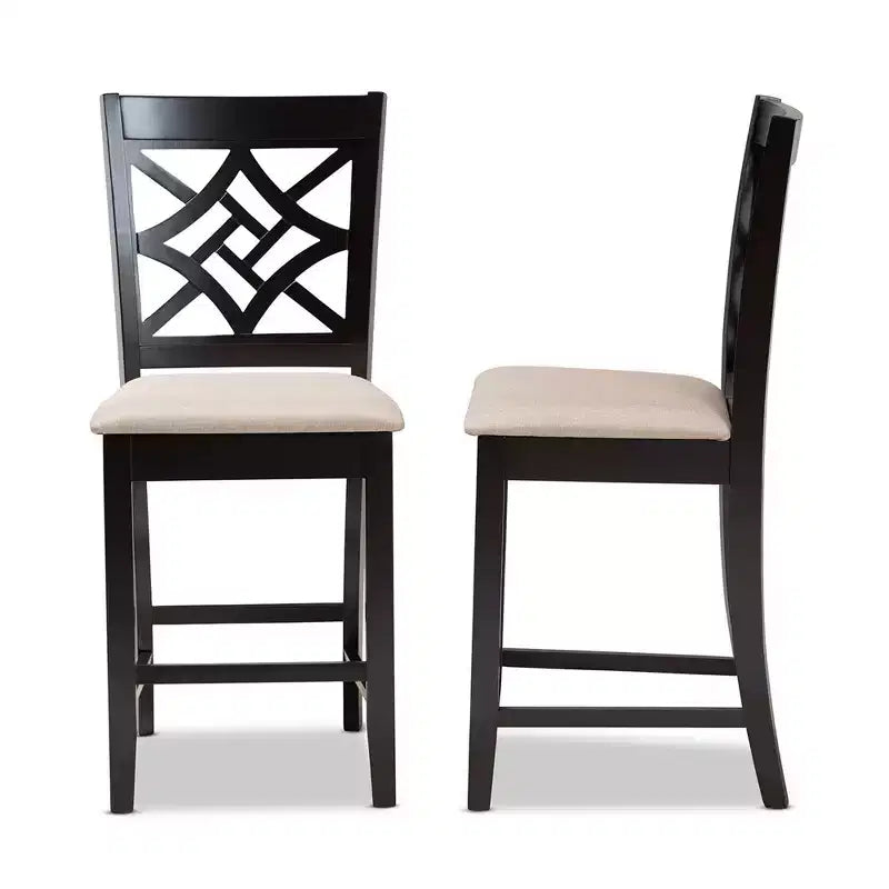 Set 2 Sgabelli da Bar Altezza Bancone Nicolette in Legno Sabbia/Marrone - Baxton Studio: Elegante Schienale Intagliato, Rivestimento in Poliestere