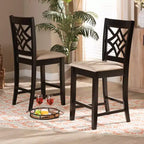 Set 2 Sgabelli da Bar Altezza Bancone Nicolette in Legno Sabbia/Marrone - Baxton Studio: Elegante Schienale Intagliato, Rivestimento in Poliestere