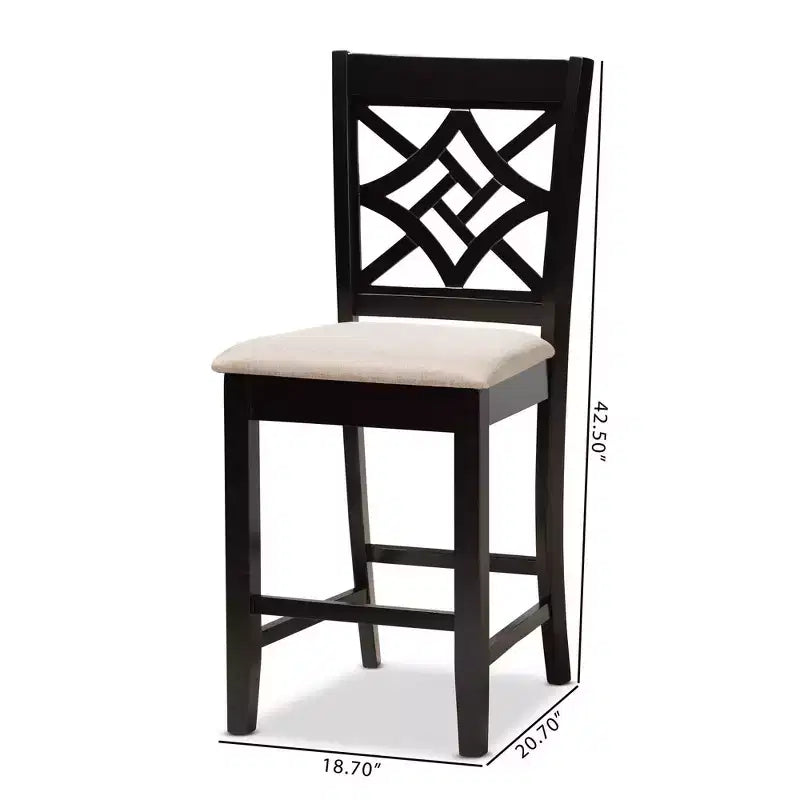 Set 2 Sgabelli da Bar Altezza Bancone Nicolette in Legno Sabbia/Marrone - Baxton Studio: Elegante Schienale Intagliato, Rivestimento in Poliestere