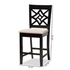 Set 2 Sgabelli da Bar Altezza Bancone Nicolette in Legno Sabbia/Marrone - Baxton Studio: Elegante Schienale Intagliato, Rivestimento in Poliestere
