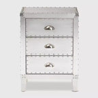 Comodino a 3 cassetti Claude Metal Silver - Baxton Studio: Ispirazione Vintage, Dettagli con Rivetti, Completamente Assemblato