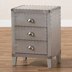 Comodino a 3 cassetti Claude Metal Silver - Baxton Studio: Ispirazione Vintage, Dettagli con Rivetti, Completamente Assemblato