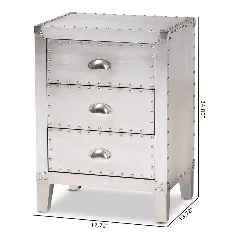 Comodino a 3 cassetti Claude Metal Silver - Baxton Studio: Ispirazione Vintage, Dettagli con Rivetti, Completamente Assemblato