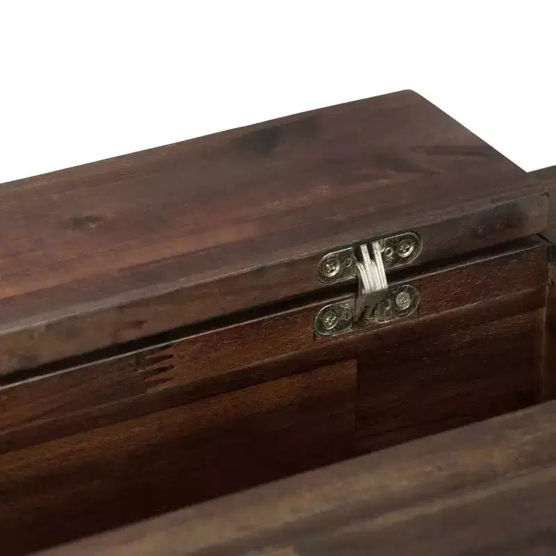 Scrivania Garret da 60" marrone anticato - WyndenHall: acacia massiccia, presa USB, vano con ripiani