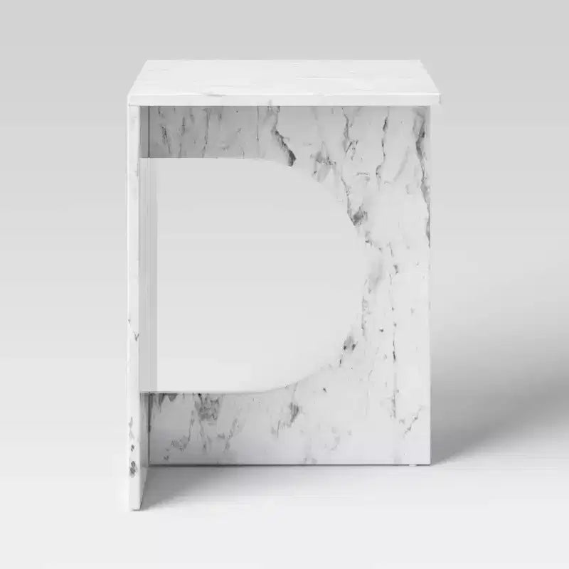 Tavolino d'appoggio in finto marmo bianco - Threshold™