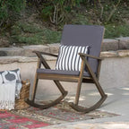 Sedia a dondolo da patio in legno di acacia Gus - Christopher Knight Home