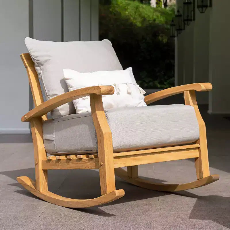 Sedia a dondolo da esterno in teak Amherst Sonoma Lane con cuscino e struttura con cerniera
