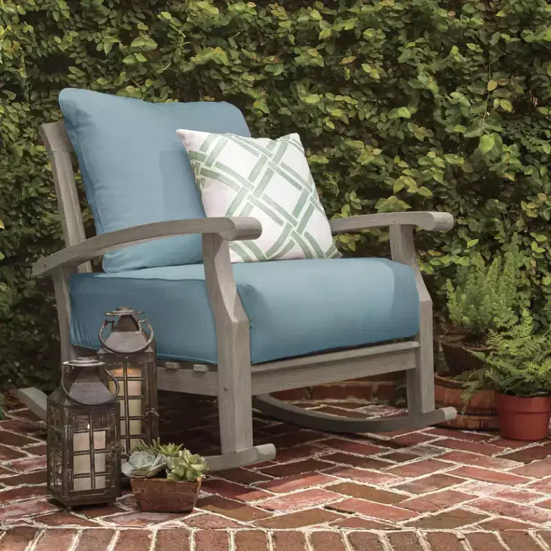 Sedia a dondolo da esterno in teak Amherst Sonoma Lane con cuscino e struttura con cerniera