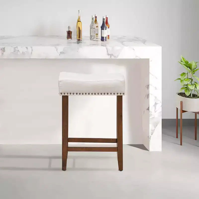 Costway Set di 4 Sgabelli da Bar a Sella 24'' con Rivetti, Sedile in Tessuto e Gambe in Legno, Beige/Grigio