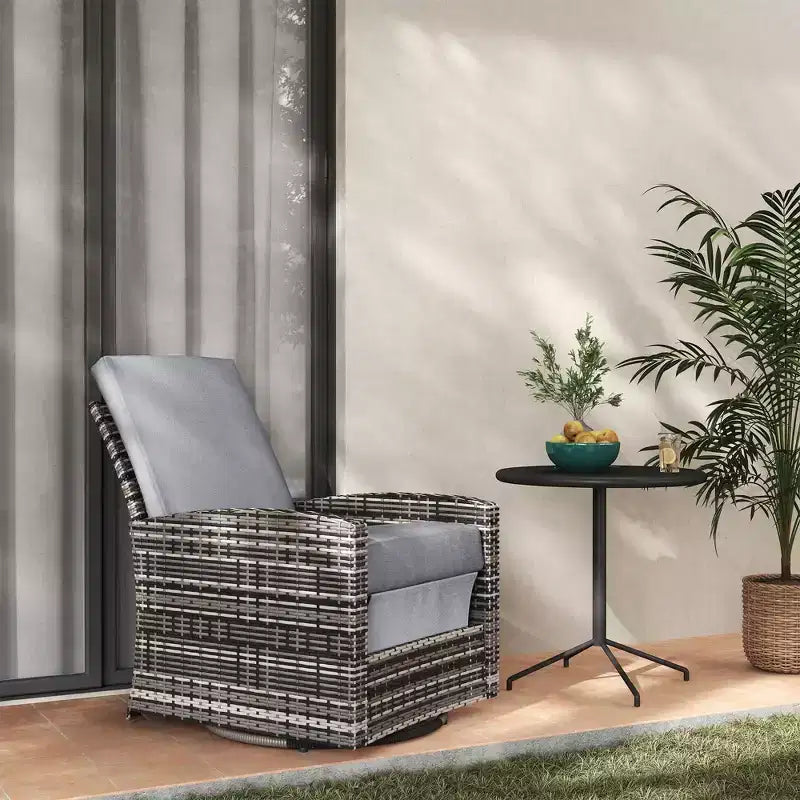 Poltrona reclinabile Outsunny Patio in rattan PE con girevole a 360°, cuscino morbido, sedia a sdraio per patio, giardino, cortile