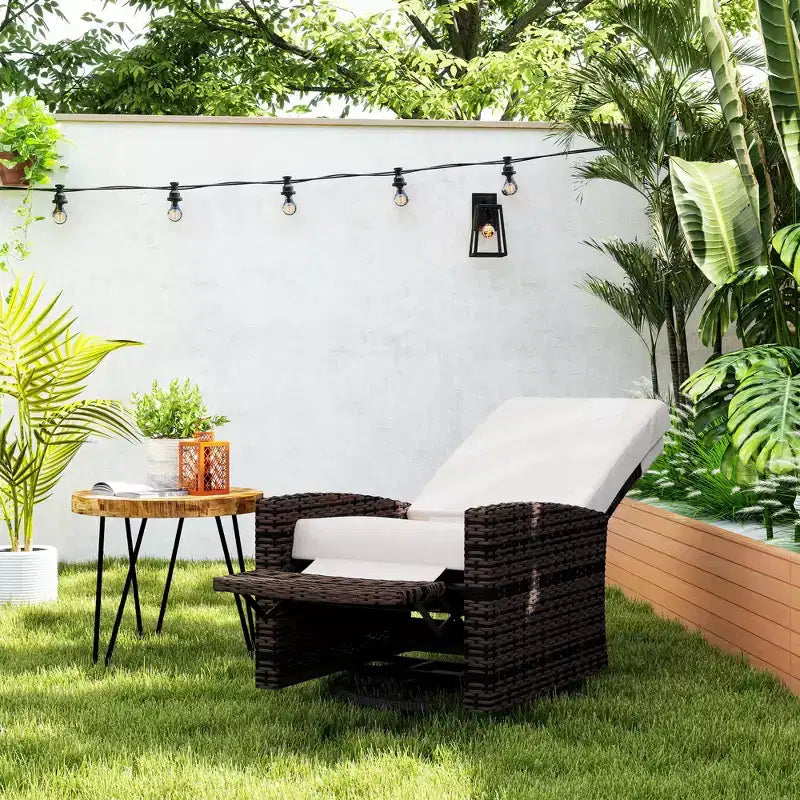 Poltrona reclinabile Outsunny Patio in rattan PE con girevole a 360°, cuscino morbido, sedia a sdraio per patio, giardino, cortile